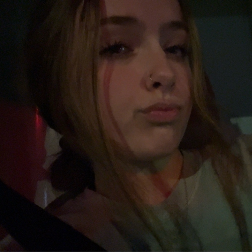 Meet your Posher, Caitlin